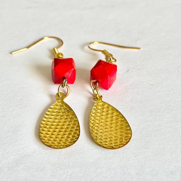 Vintage Textured Teardrop Earrings Dangle Disco 80's 90's Red Bead Gold Plated - Picture 9 of 11